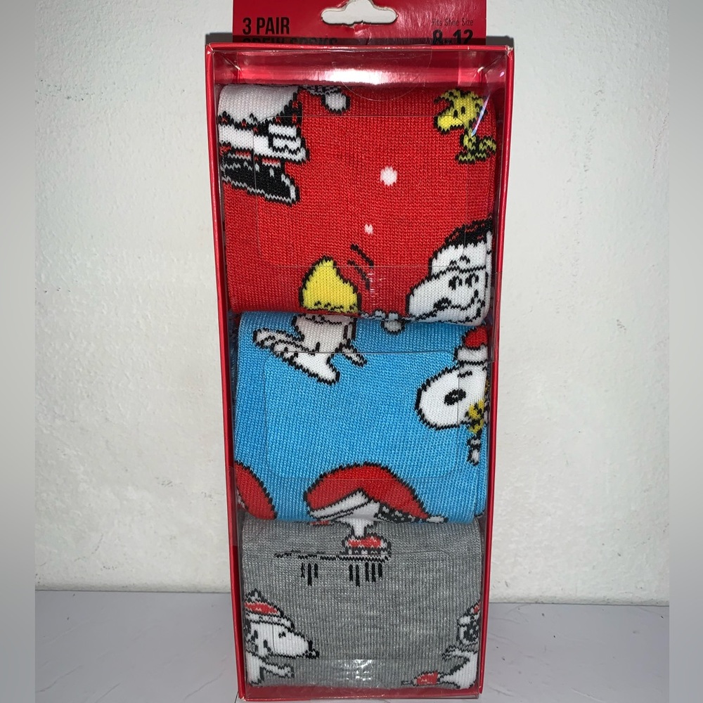 New Bioworld Snoopy Peanuts 3 Pairs Crew Socks Size 8-12